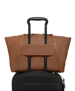 VOYAGEUR Q Tote